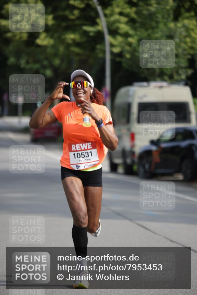 15.06.2025 - REWE Women's Run Jannik Wohlers http://msf.ph/oto/7953453 15.06.2025 08:48:36 Laufen 10531 meine-sportfotos.de