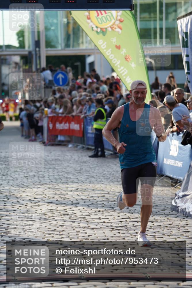 13.06.2025 - Holstenköstenlauf Felixshl http://msf.ph/oto/7953473 13.06.2025 19:43:17 Laufen 2081, 2139, 2411 meine-sportfotos.de