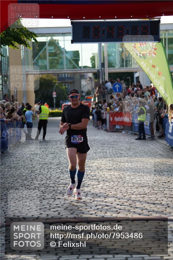 13.06.2025 - Holstenköstenlauf Felixshl http://msf.ph/oto/7953486 13.06.2025 19:43:18 Laufen 2081, 2139 meine-sportfotos.de