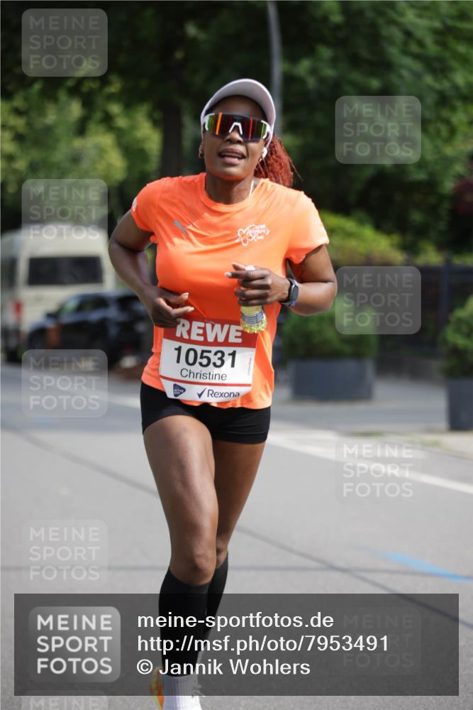 15.06.2025 - REWE Women's Run Jannik Wohlers http://msf.ph/oto/7953491 15.06.2025 08:48:38 Laufen 10531 meine-sportfotos.de