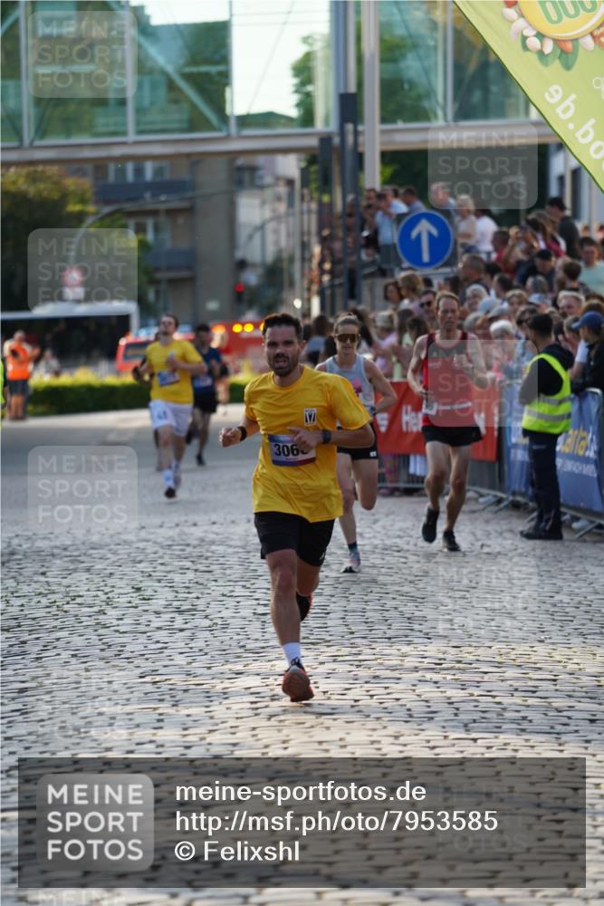 13.06.2025 - Holstenköstenlauf Felixshl http://msf.ph/oto/7953585 13.06.2025 19:43:32 Laufen 2296, 2767, 3066 meine-sportfotos.de