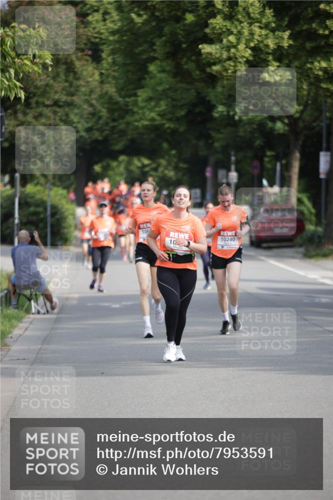15.06.2025 - REWE Women's Run Jannik Wohlers http://msf.ph/oto/7953591 15.06.2025 08:48:47 Laufen 10, 10240 meine-sportfotos.de