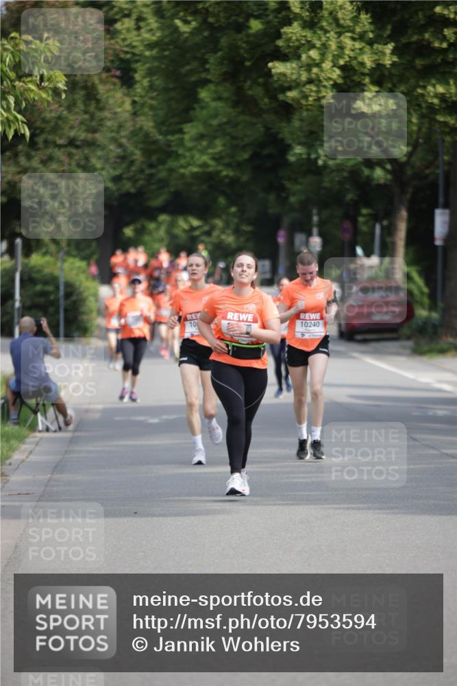 15.06.2025 - REWE Women's Run Jannik Wohlers http://msf.ph/oto/7953594 15.06.2025 08:48:47 Laufen 10, 10240 meine-sportfotos.de