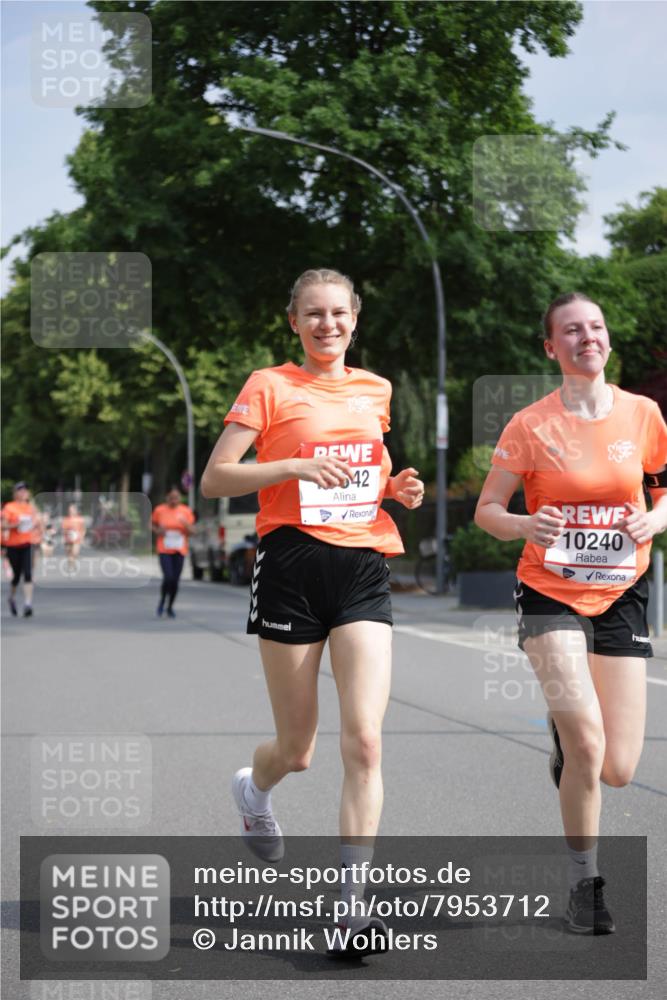 15.06.2025 - REWE Women's Run Jannik Wohlers http://msf.ph/oto/7953712 15.06.2025 08:48:55 Laufen 42, 10240 meine-sportfotos.de