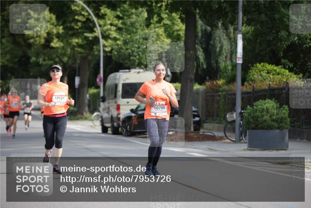 15.06.2025 - REWE Women's Run Jannik Wohlers http://msf.ph/oto/7953726 15.06.2025 08:48:57 Laufen 10121, 10795 meine-sportfotos.de