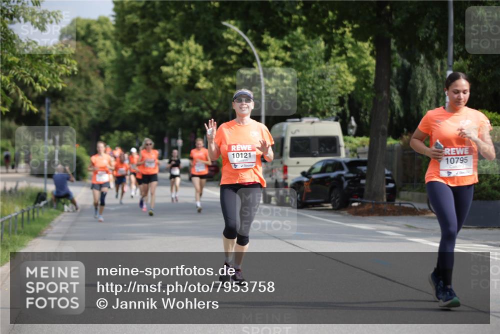 15.06.2025 - REWE Women's Run Jannik Wohlers http://msf.ph/oto/7953758 15.06.2025 08:48:59 Laufen 10121, 10795 meine-sportfotos.de