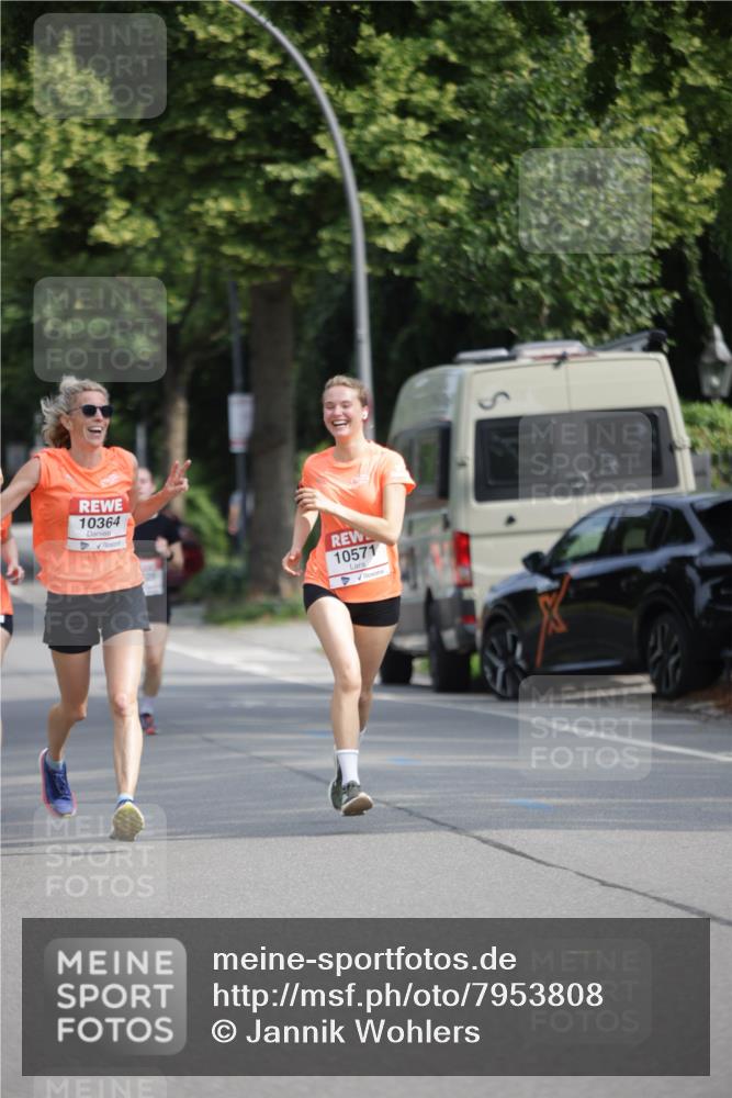 15.06.2025 - REWE Women's Run Jannik Wohlers http://msf.ph/oto/7953808 15.06.2025 08:49:03 Laufen 10364, 10571 meine-sportfotos.de