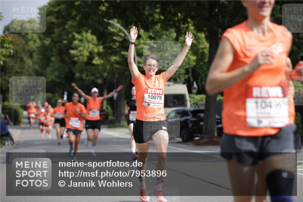 15.06.2025 - REWE Women's Run Jannik Wohlers http://msf.ph/oto/7953896 15.06.2025 08:49:07 Laufen 16763, 1062, 10079, 10496 meine-sportfotos.de