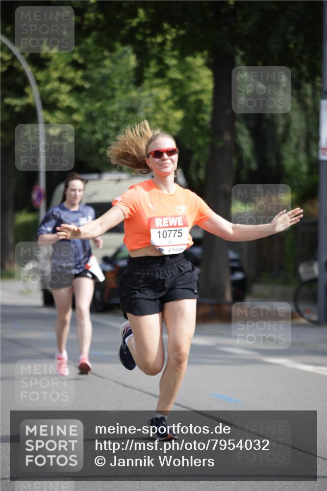 15.06.2025 - REWE Women's Run Jannik Wohlers http://msf.ph/oto/7954032 15.06.2025 08:49:14 Laufen 10775 meine-sportfotos.de