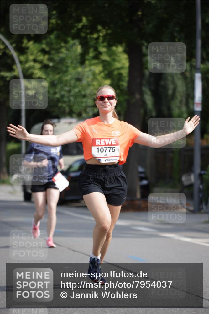15.06.2025 - REWE Women's Run Jannik Wohlers http://msf.ph/oto/7954037 15.06.2025 08:49:14 Laufen 10775 meine-sportfotos.de