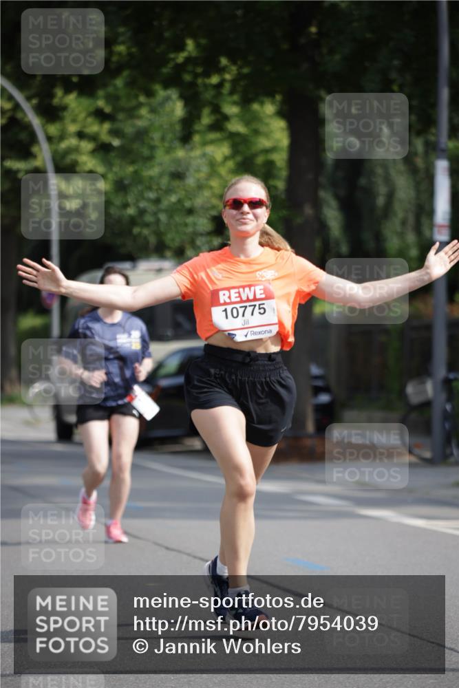 15.06.2025 - REWE Women's Run Jannik Wohlers http://msf.ph/oto/7954039 15.06.2025 08:49:14 Laufen 10775 meine-sportfotos.de