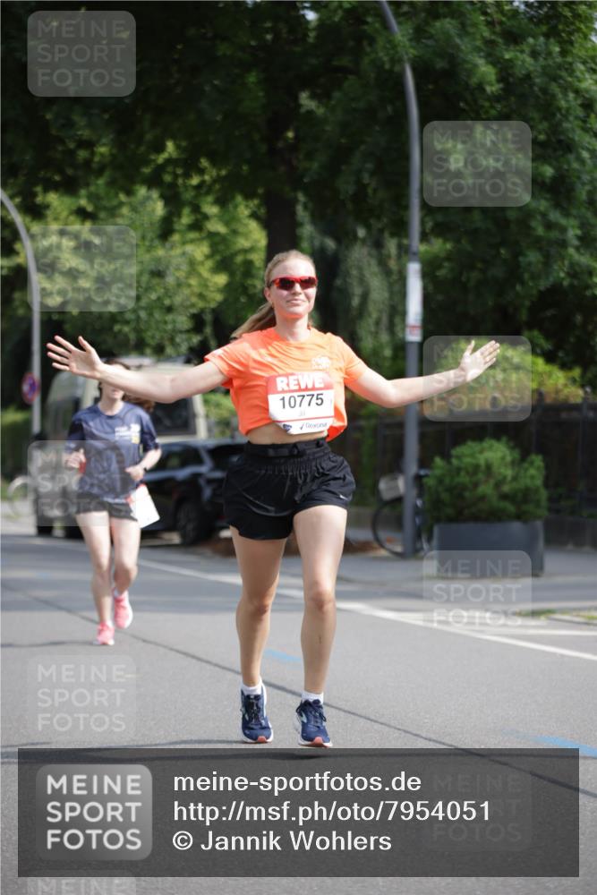 15.06.2025 - REWE Women's Run Jannik Wohlers http://msf.ph/oto/7954051 15.06.2025 08:49:15 Laufen 10775 meine-sportfotos.de