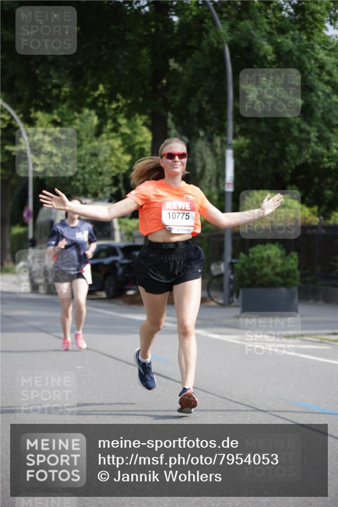 15.06.2025 - REWE Women's Run Jannik Wohlers http://msf.ph/oto/7954053 15.06.2025 08:49:15 Laufen 10775 meine-sportfotos.de