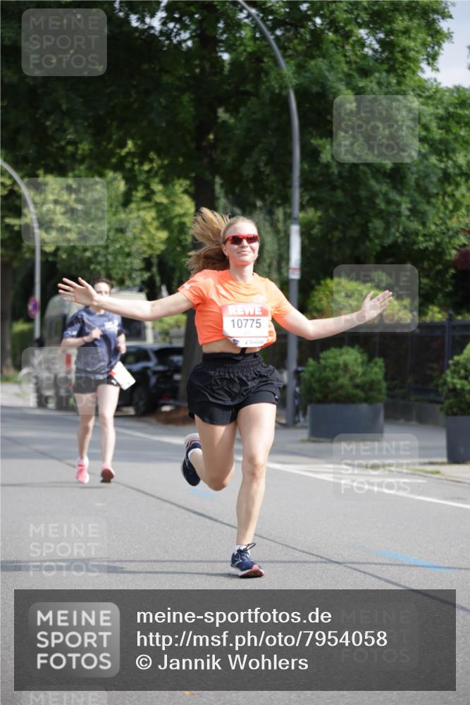 15.06.2025 - REWE Women's Run Jannik Wohlers http://msf.ph/oto/7954058 15.06.2025 08:49:15 Laufen 10775 meine-sportfotos.de