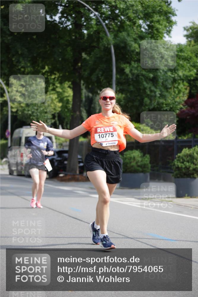 15.06.2025 - REWE Women's Run Jannik Wohlers http://msf.ph/oto/7954065 15.06.2025 08:49:15 Laufen 10775 meine-sportfotos.de