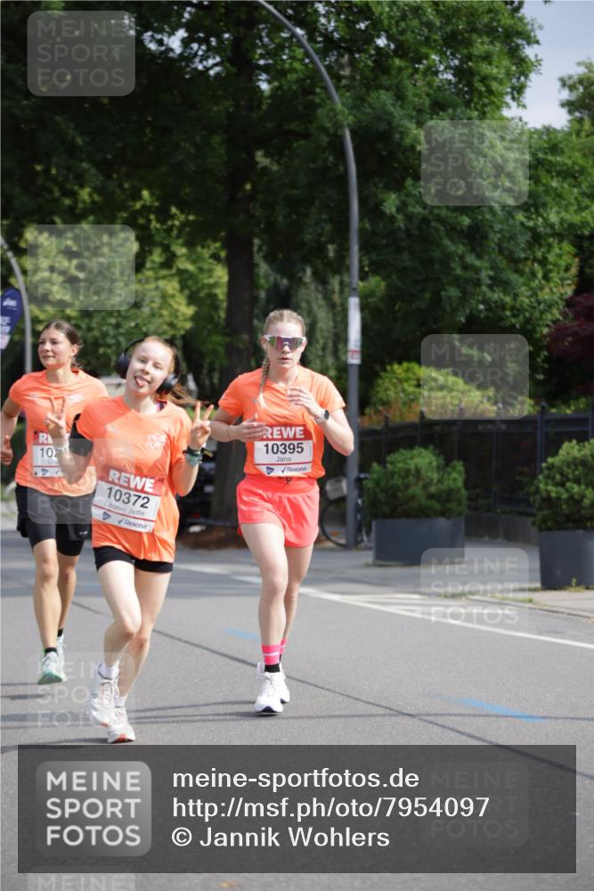 15.06.2025 - REWE Women's Run Jannik Wohlers http://msf.ph/oto/7954097 15.06.2025 08:49:20 Laufen 10, 4, 10372, 10395 meine-sportfotos.de