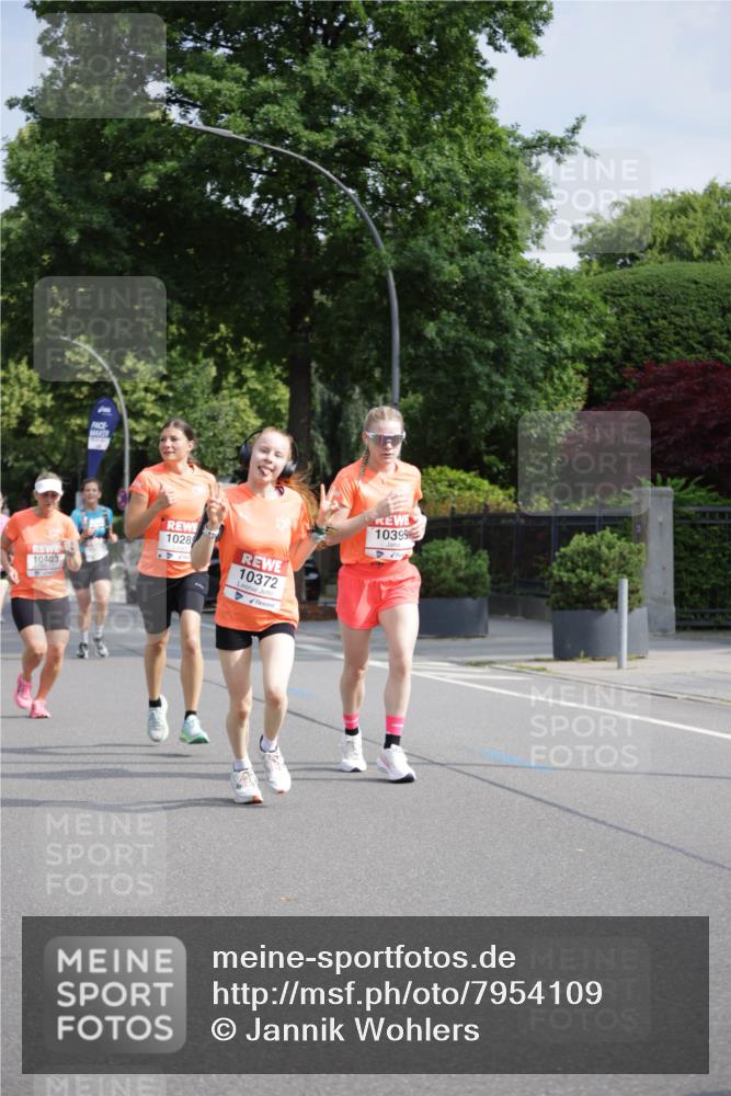 15.06.2025 - REWE Women's Run Jannik Wohlers http://msf.ph/oto/7954109 15.06.2025 08:49:20 Laufen 10403, 1028, 4, 10372, 10399 meine-sportfotos.de