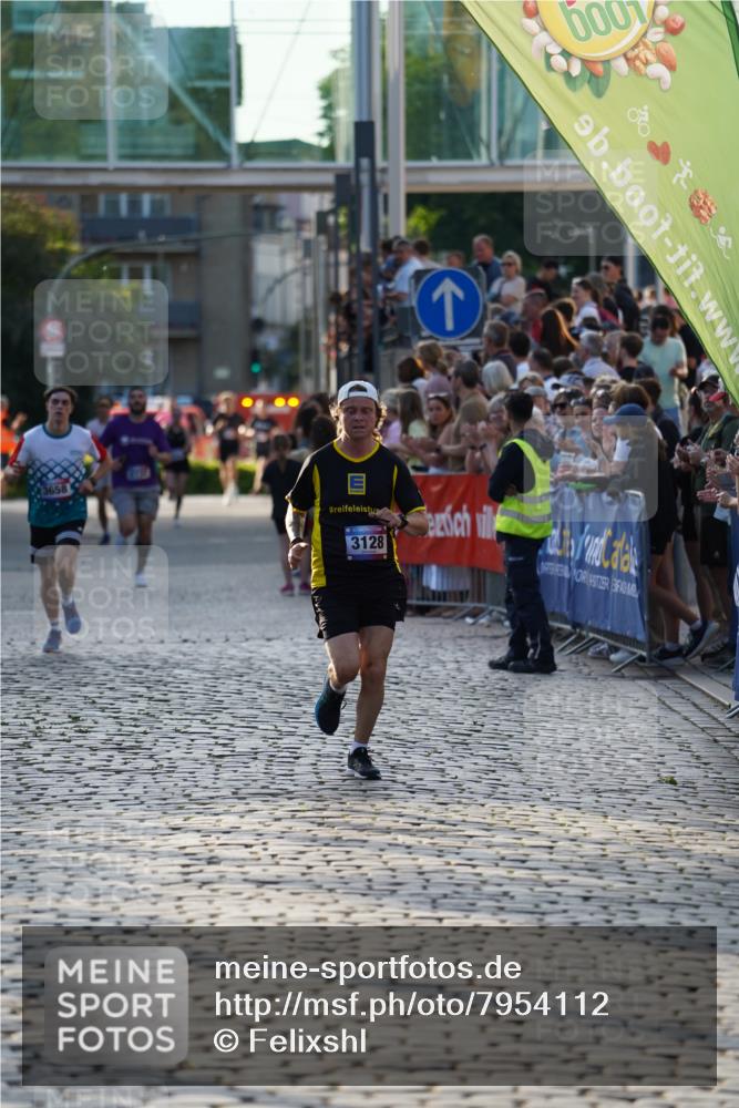 13.06.2025 - Holstenköstenlauf Felixshl http://msf.ph/oto/7954112 13.06.2025 19:44:17 Laufen 3128, 3658 meine-sportfotos.de