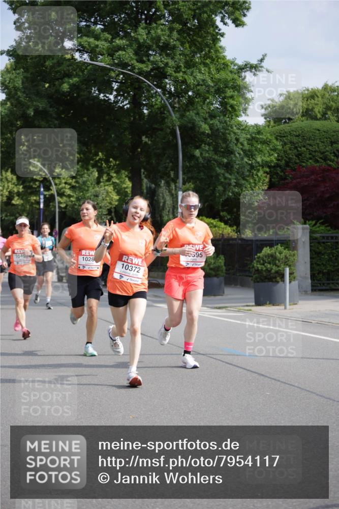 15.06.2025 - REWE Women's Run Jannik Wohlers http://msf.ph/oto/7954117 15.06.2025 08:49:20 Laufen 10403, 1028, 10372, 95 meine-sportfotos.de