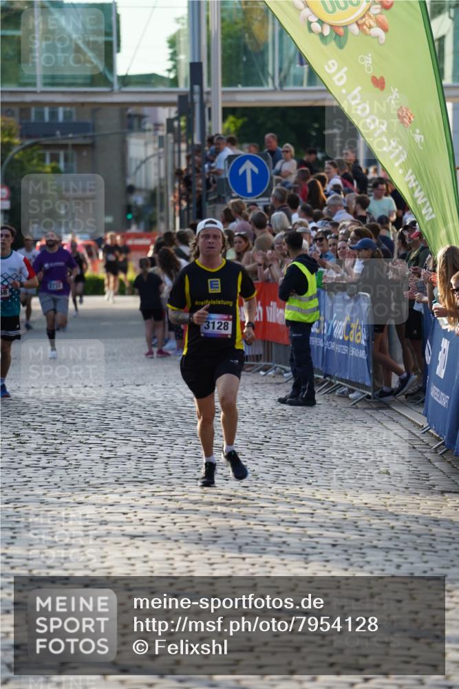 13.06.2025 - Holstenköstenlauf Felixshl http://msf.ph/oto/7954128 13.06.2025 19:44:18 Laufen 2732, 3128, 3658 meine-sportfotos.de