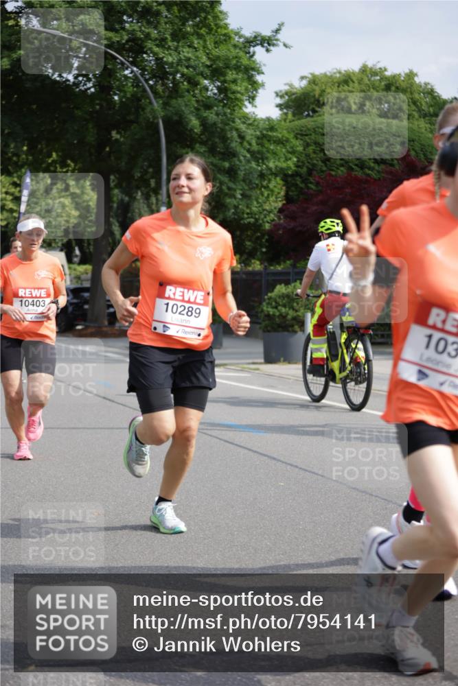 15.06.2025 - REWE Women's Run Jannik Wohlers http://msf.ph/oto/7954141 15.06.2025 08:49:22 Laufen 10403, 10289, 103 meine-sportfotos.de