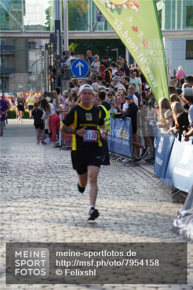 13.06.2025 - Holstenköstenlauf Felixshl http://msf.ph/oto/7954158 13.06.2025 19:44:18 Laufen 2732, 3128, 3658 meine-sportfotos.de