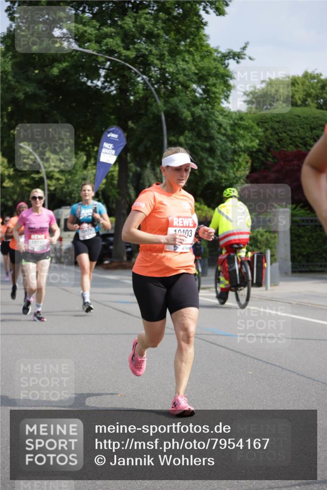 15.06.2025 - REWE Women's Run Jannik Wohlers http://msf.ph/oto/7954167 15.06.2025 08:49:23 Laufen 10197 meine-sportfotos.de