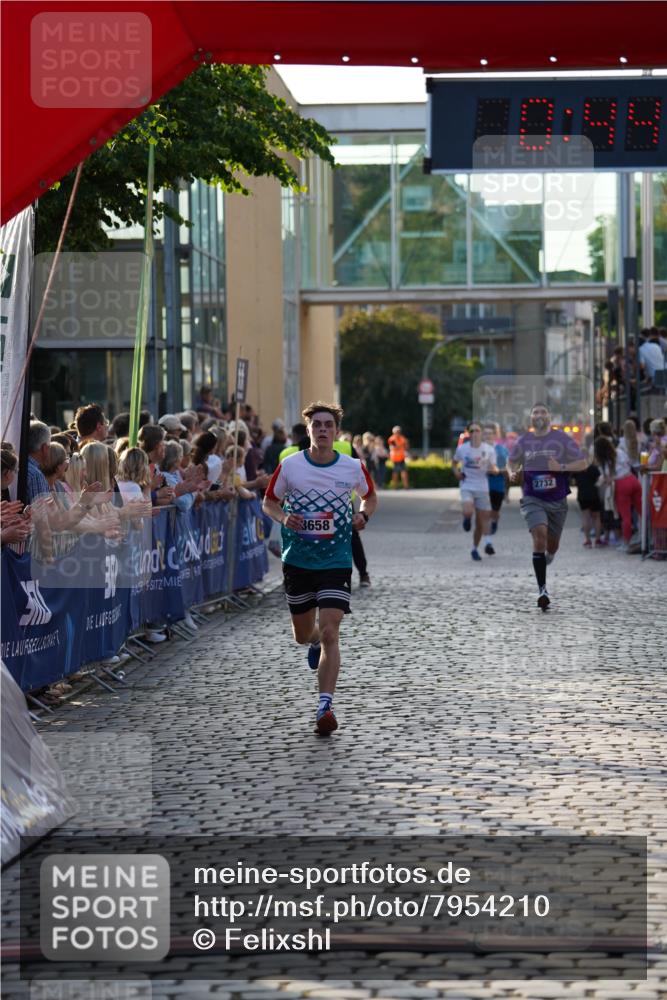 13.06.2025 - Holstenköstenlauf Felixshl http://msf.ph/oto/7954210 13.06.2025 19:44:22 Laufen 2732, 2966, 3128, 3656, 3658 meine-sportfotos.de