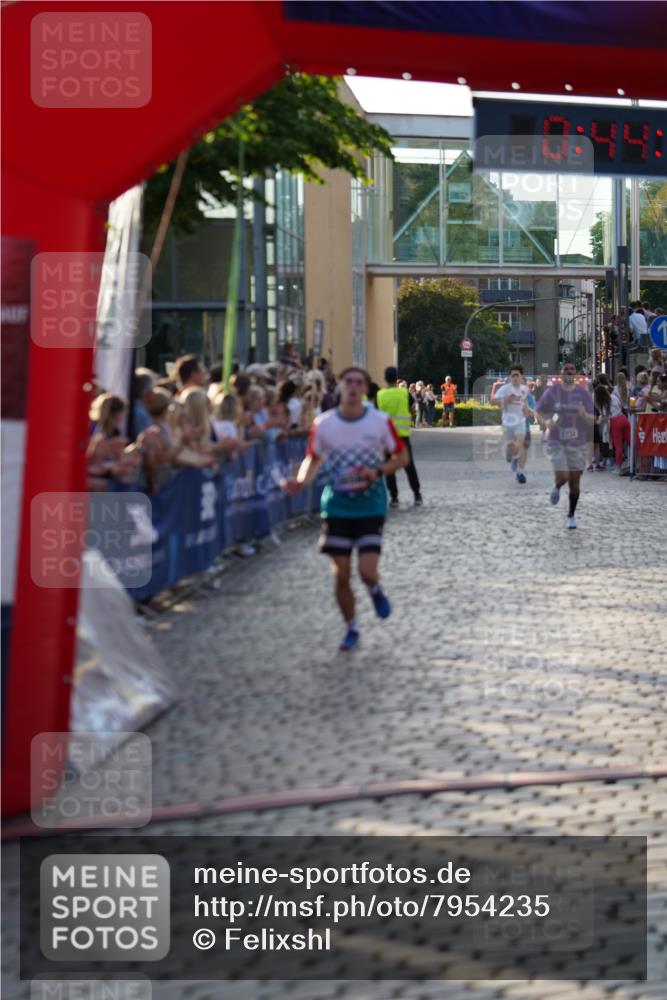 13.06.2025 - Holstenköstenlauf Felixshl http://msf.ph/oto/7954235 13.06.2025 19:44:22 Laufen 2732, 2966, 3128, 3656, 3658 meine-sportfotos.de