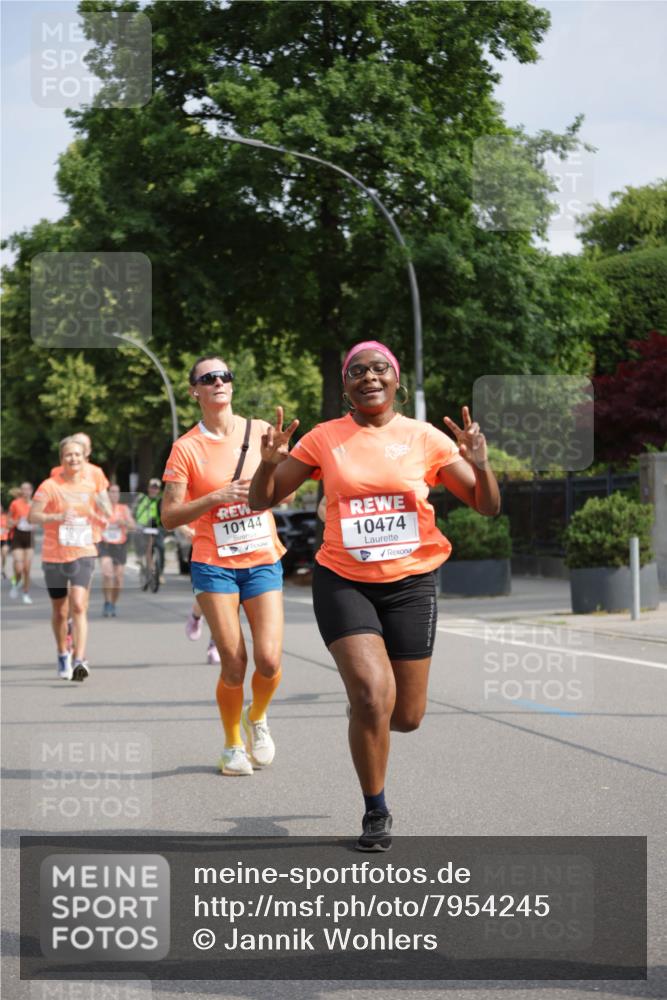 15.06.2025 - REWE Women's Run Jannik Wohlers http://msf.ph/oto/7954245 15.06.2025 08:49:26 Laufen 10144, 10474 meine-sportfotos.de