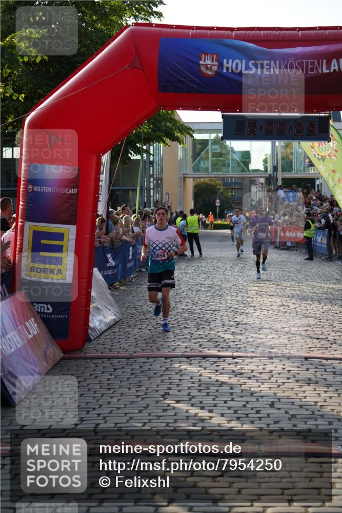 13.06.2025 - Holstenköstenlauf Felixshl http://msf.ph/oto/7954250 13.06.2025 19:44:23 Laufen 2732, 2966, 3128, 3656, 3658 meine-sportfotos.de
