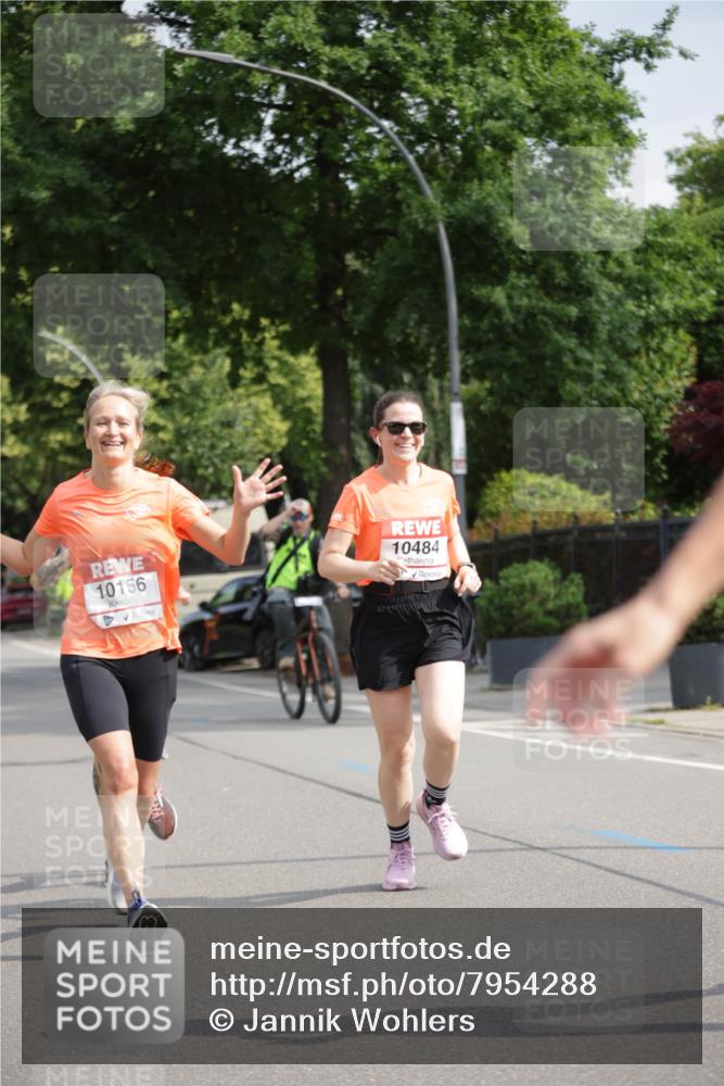 15.06.2025 - REWE Women's Run Jannik Wohlers http://msf.ph/oto/7954288 15.06.2025 08:49:28 Laufen 10156, 10484 meine-sportfotos.de