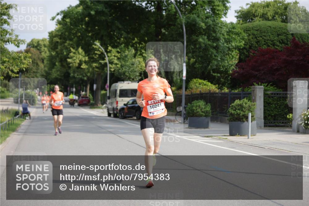 15.06.2025 - REWE Women's Run Jannik Wohlers http://msf.ph/oto/7954383 15.06.2025 08:49:35 Laufen 10241 meine-sportfotos.de