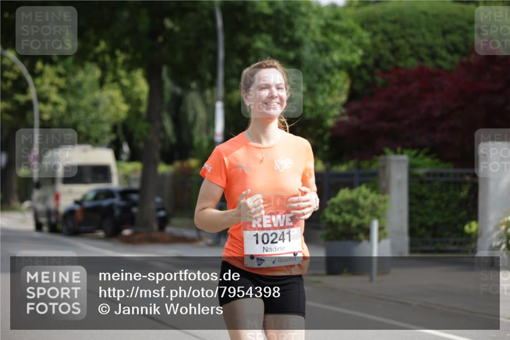 15.06.2025 - REWE Women's Run Jannik Wohlers http://msf.ph/oto/7954398 15.06.2025 08:49:36 Laufen 10241 meine-sportfotos.de