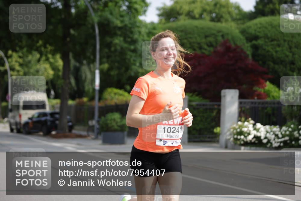 15.06.2025 - REWE Women's Run Jannik Wohlers http://msf.ph/oto/7954407 15.06.2025 08:49:36 Laufen 10241 meine-sportfotos.de