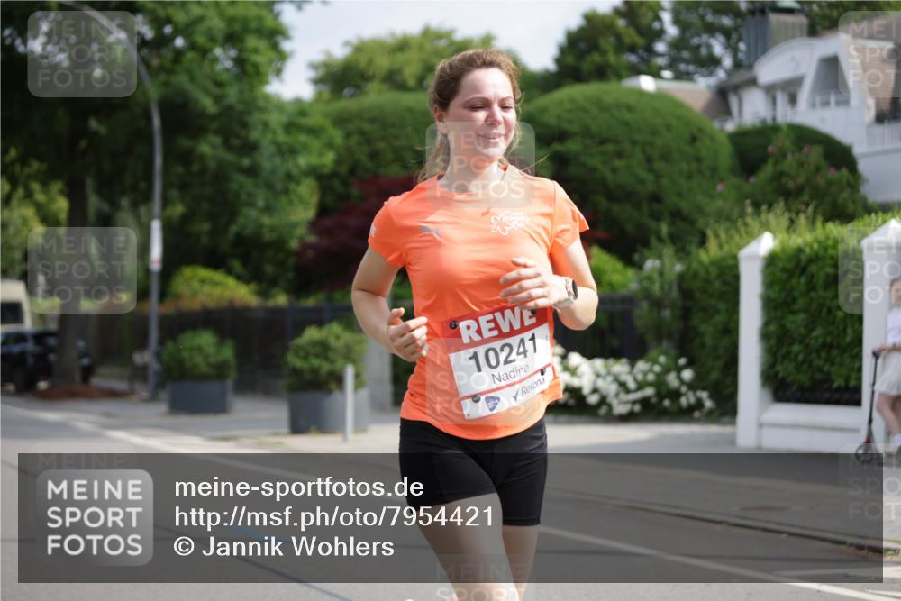 15.06.2025 - REWE Women's Run Jannik Wohlers http://msf.ph/oto/7954421 15.06.2025 08:49:37 Laufen 10241 meine-sportfotos.de