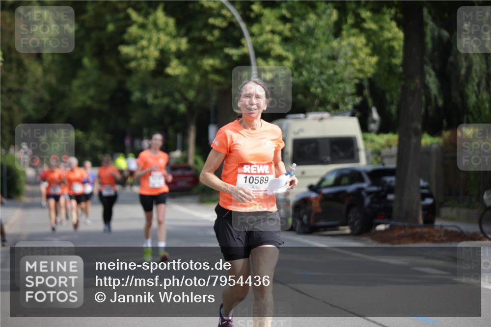 15.06.2025 - REWE Women's Run Jannik Wohlers http://msf.ph/oto/7954436 15.06.2025 08:49:38 Laufen 10589 meine-sportfotos.de