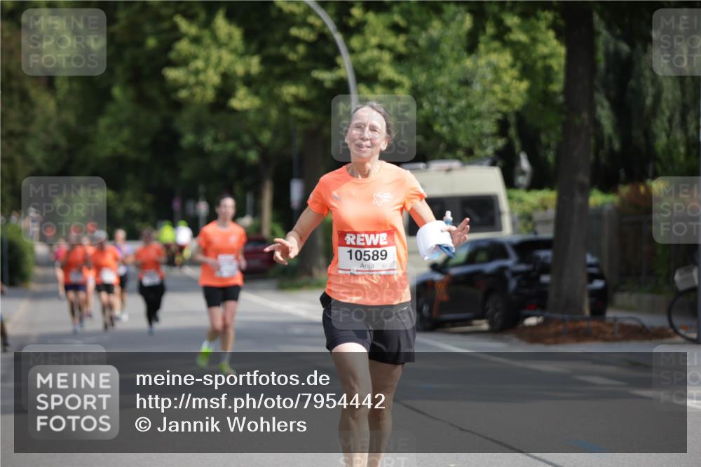 15.06.2025 - REWE Women's Run Jannik Wohlers http://msf.ph/oto/7954442 15.06.2025 08:49:38 Laufen 10589 meine-sportfotos.de