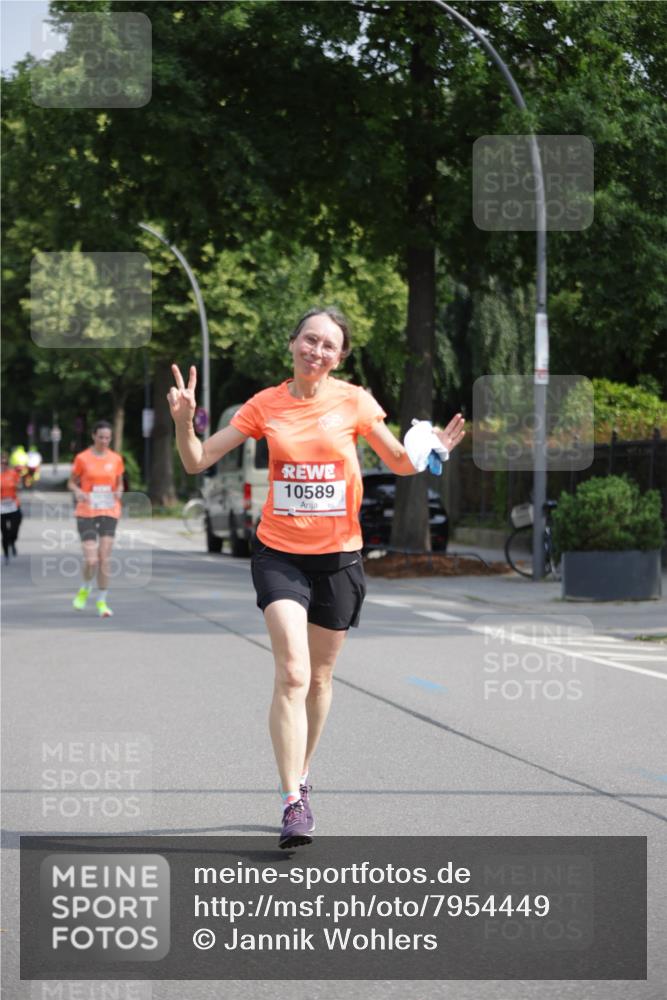 15.06.2025 - REWE Women's Run Jannik Wohlers http://msf.ph/oto/7954449 15.06.2025 08:49:39 Laufen 10589 meine-sportfotos.de