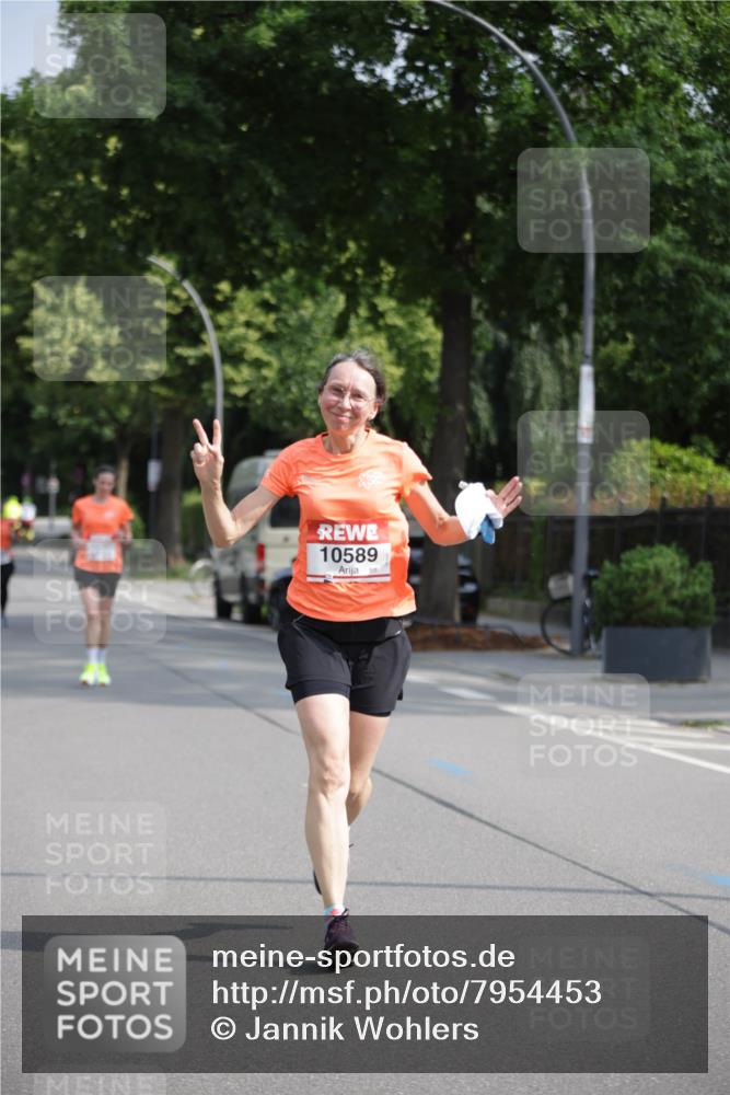 15.06.2025 - REWE Women's Run Jannik Wohlers http://msf.ph/oto/7954453 15.06.2025 08:49:39 Laufen 10589 meine-sportfotos.de