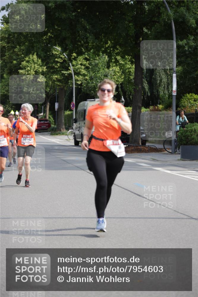 15.06.2025 - REWE Women's Run Jannik Wohlers http://msf.ph/oto/7954603 15.06.2025 08:49:49 Laufen 10142 meine-sportfotos.de