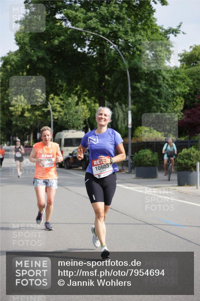 15.06.2025 - REWE Women's Run Jannik Wohlers http://msf.ph/oto/7954694 15.06.2025 08:49:54 Laufen 2, 0780, 10503 meine-sportfotos.de