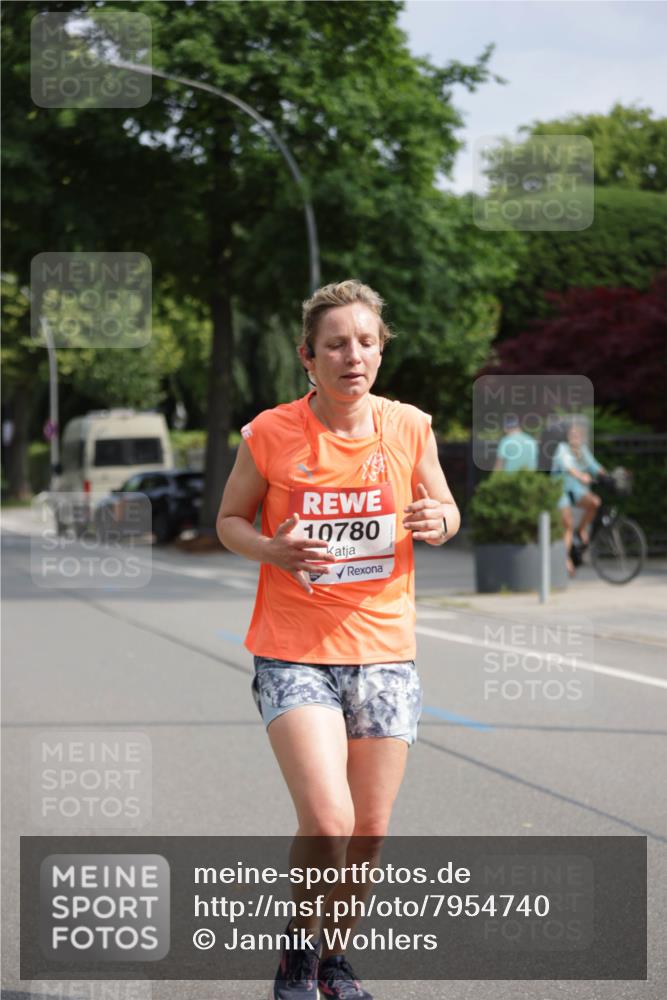 15.06.2025 - REWE Women's Run Jannik Wohlers http://msf.ph/oto/7954740 15.06.2025 08:49:56 Laufen 10780 meine-sportfotos.de