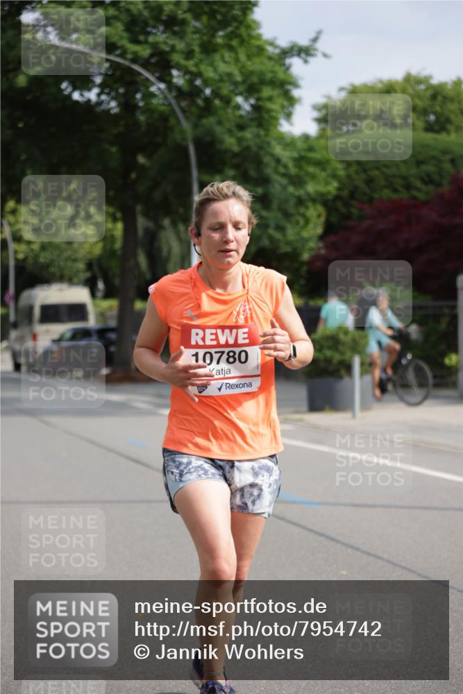15.06.2025 - REWE Women's Run Jannik Wohlers http://msf.ph/oto/7954742 15.06.2025 08:49:56 Laufen 10780 meine-sportfotos.de
