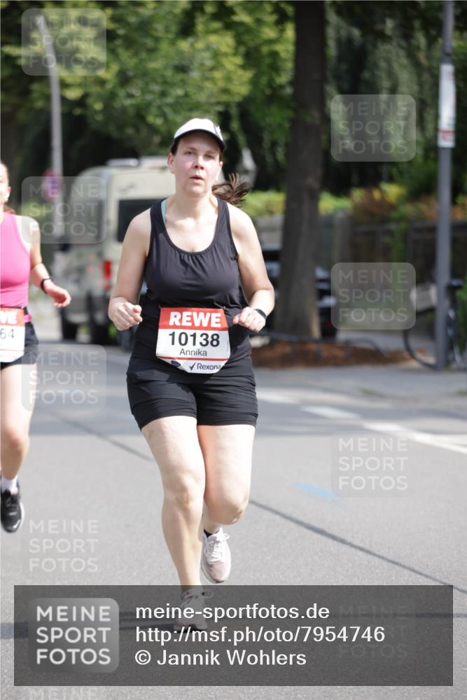 15.06.2025 - REWE Women's Run Jannik Wohlers http://msf.ph/oto/7954746 15.06.2025 08:50:00 Laufen 64, 10138 meine-sportfotos.de