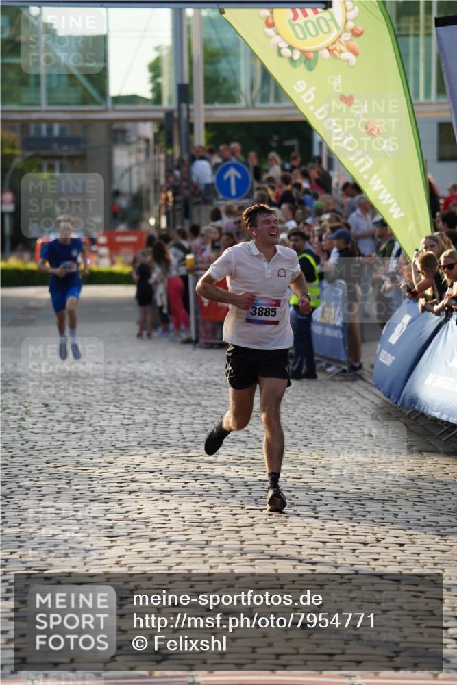 13.06.2025 - Holstenköstenlauf Felixshl http://msf.ph/oto/7954771 13.06.2025 19:45:01 Laufen 2623, 3003, 3082, 3885 meine-sportfotos.de
