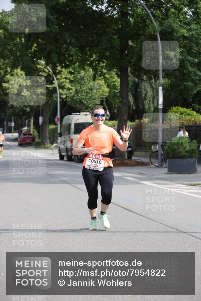 15.06.2025 - REWE Women's Run Jannik Wohlers http://msf.ph/oto/7954822 15.06.2025 08:50:03 Laufen 10510 meine-sportfotos.de
