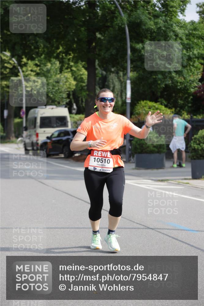 15.06.2025 - REWE Women's Run Jannik Wohlers http://msf.ph/oto/7954847 15.06.2025 08:50:04 Laufen 10510 meine-sportfotos.de