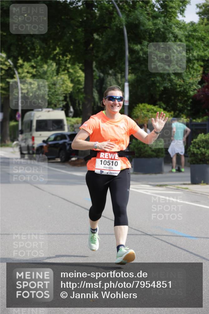 15.06.2025 - REWE Women's Run Jannik Wohlers http://msf.ph/oto/7954851 15.06.2025 08:50:04 Laufen 10510 meine-sportfotos.de