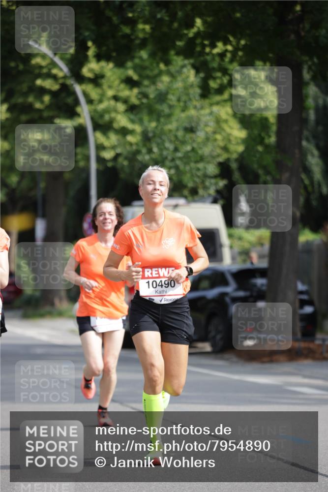 15.06.2025 - REWE Women's Run Jannik Wohlers http://msf.ph/oto/7954890 15.06.2025 08:50:15 Laufen 10490 meine-sportfotos.de